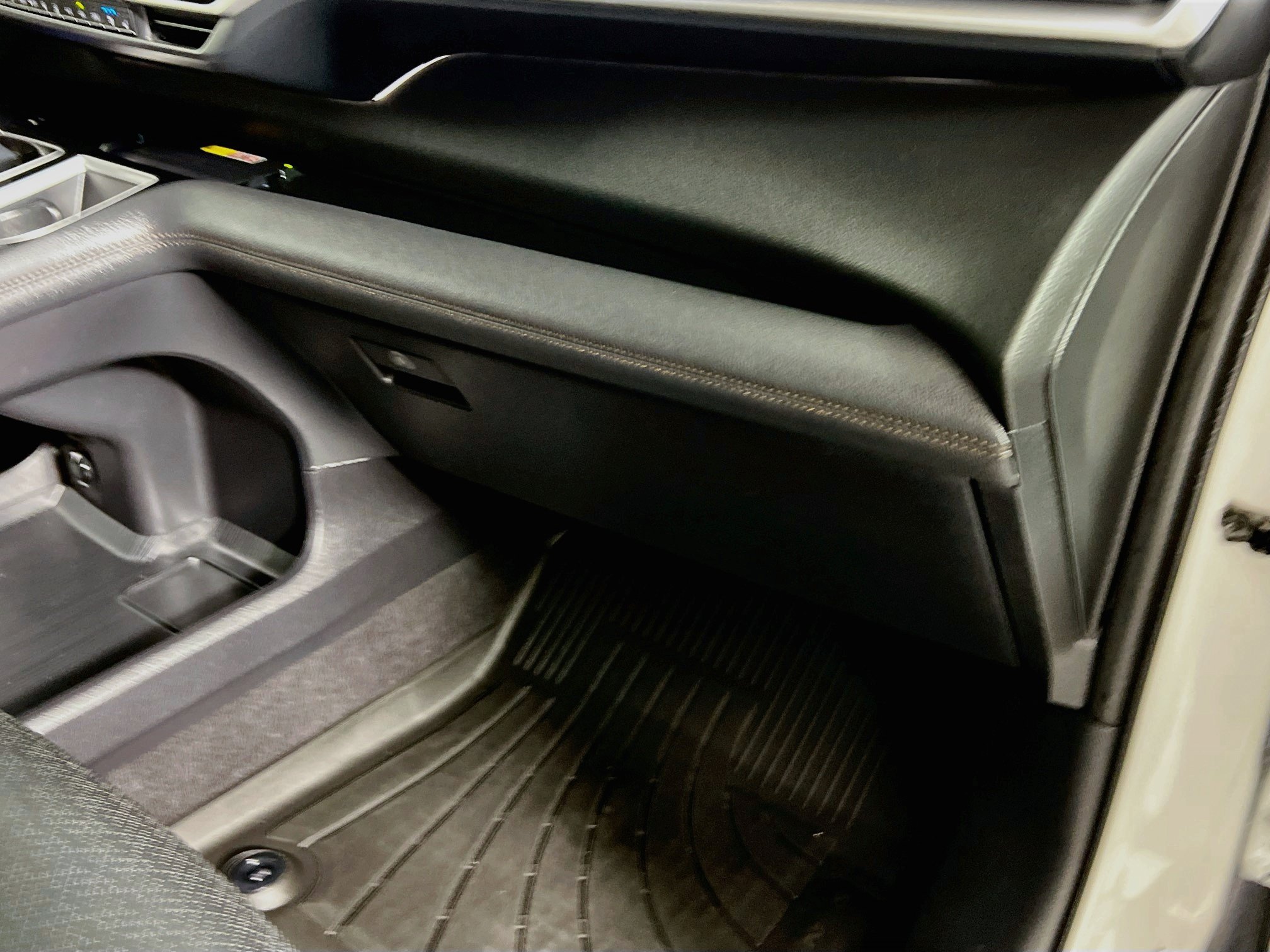Used 2025 Toyota Sienna Platinum FWD image 34