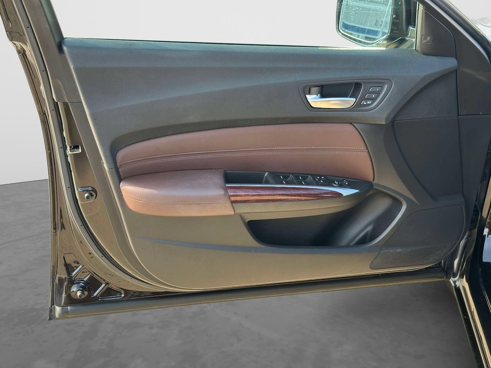 Used 2015 Acura TLX w/ Technology Package FWD image 15