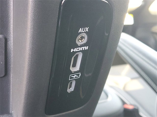 New 2026 Chrysler Pacifica Limited w/ Uconnect Theater Family Group image 43