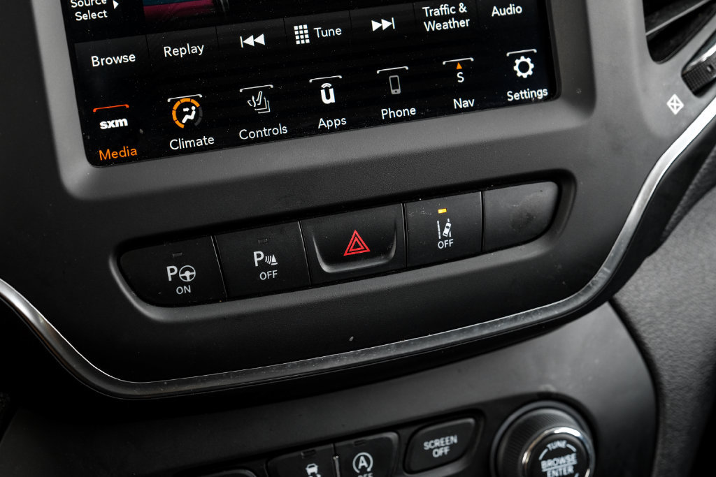 Used 2023 Jeep Cherokee Altitude Lux AWD/4WD image 36