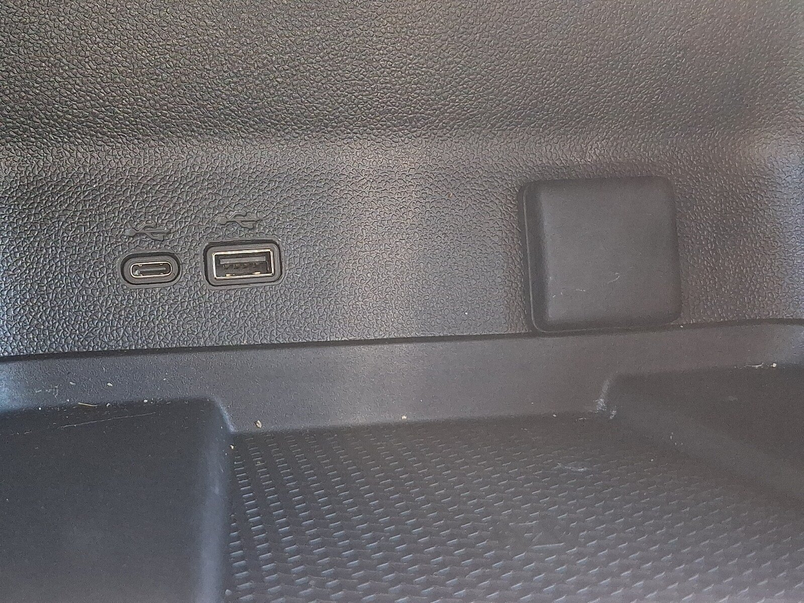 Used 2025 Chevrolet Traverse High Country w/ LPO, Floor Liner Package AWD/4WD image 27