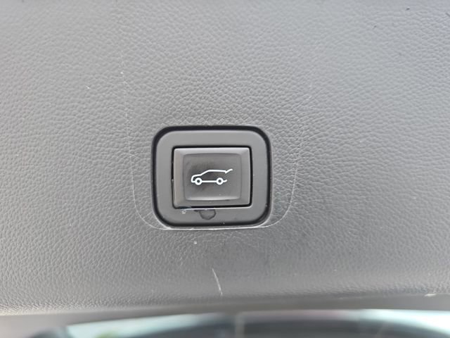 Used 2023 Chevrolet Traverse Premier image 14