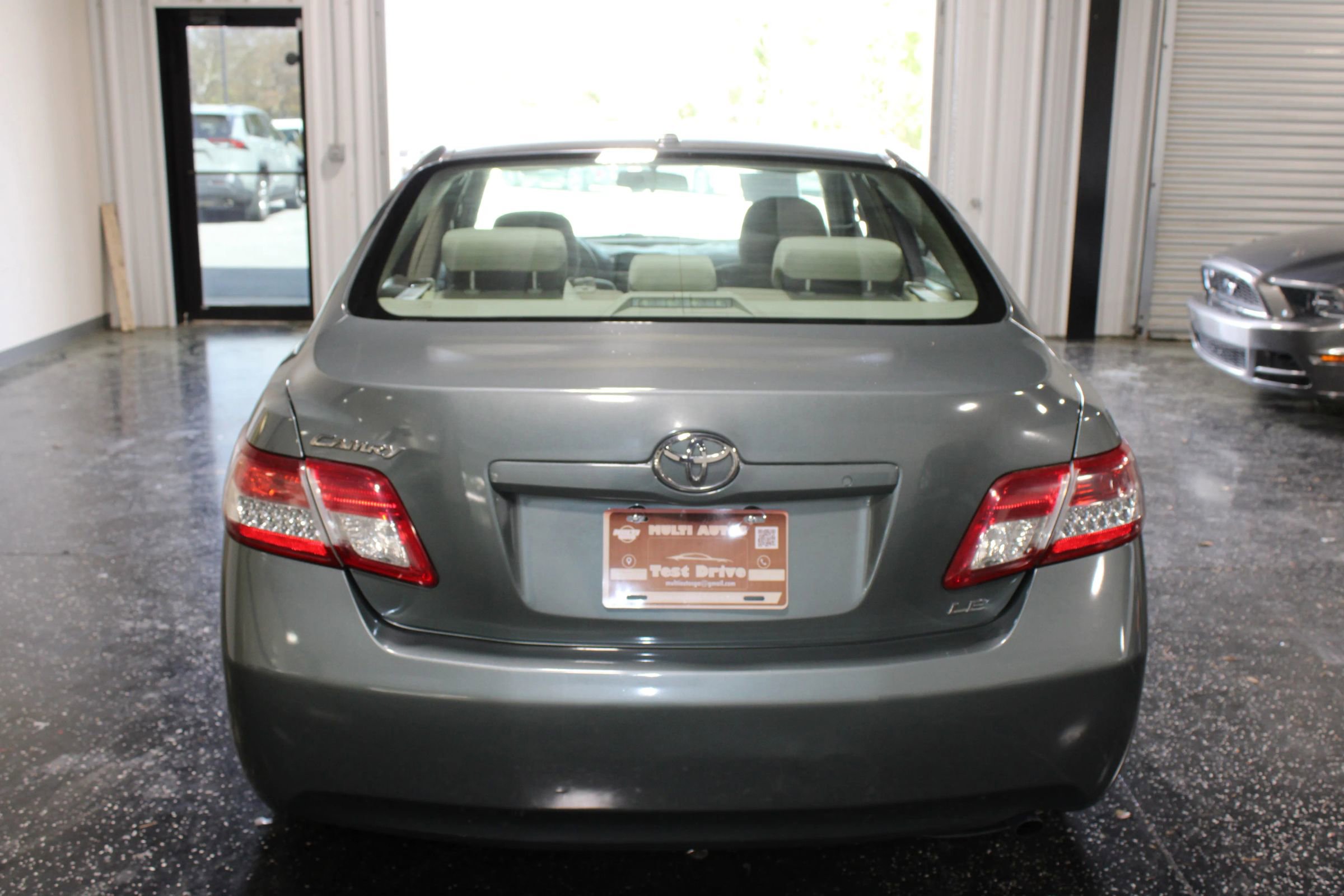 Used 2010 Toyota Camry LE image 4