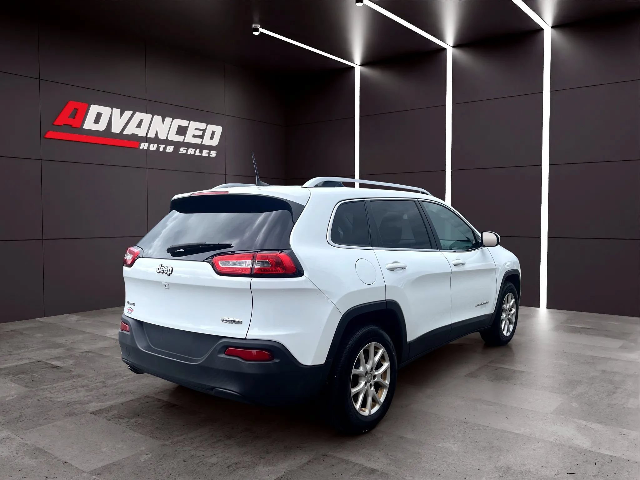 Used 2016 Jeep Cherokee Latitude AWD/4WD image 7