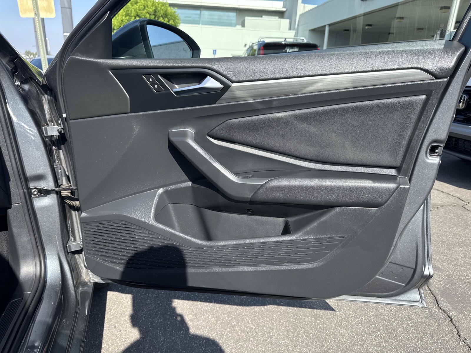 Used 2019 Volkswagen Jetta SEL w/ Cold Weather Package FWD image 32