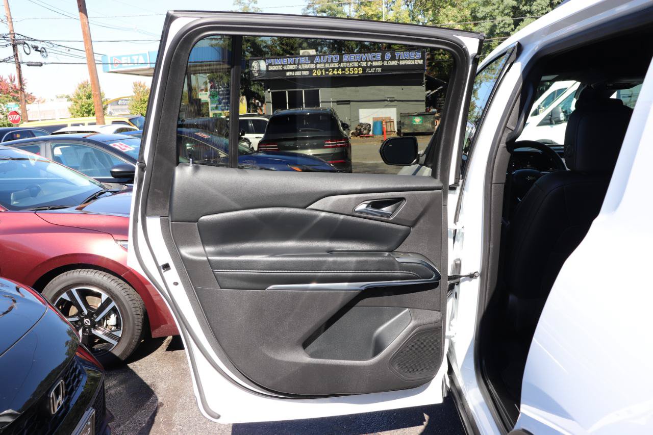 Used 2026 Chevrolet Traverse LT AWD/4WD image 29