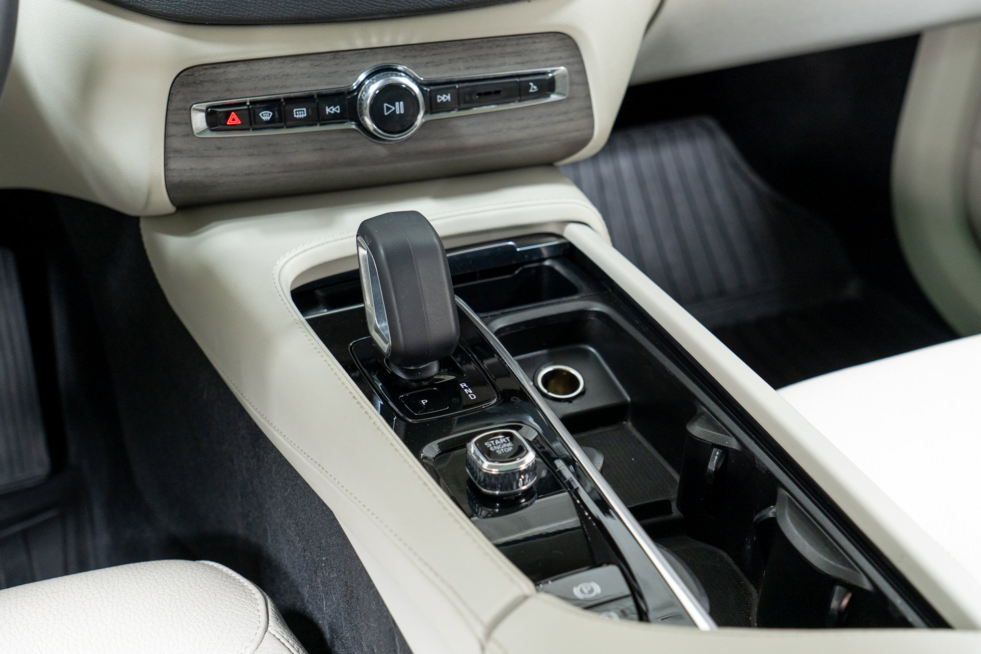 Certified 2023 Volvo XC90 B6 Plus w/ Protection Package Premier image 20