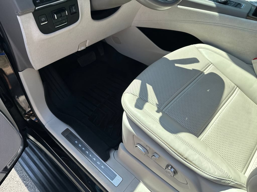 Used 2022 Cadillac Escalade Sport Platinum w/ Heavy-Duty Trailer Package AWD/4WD image 18