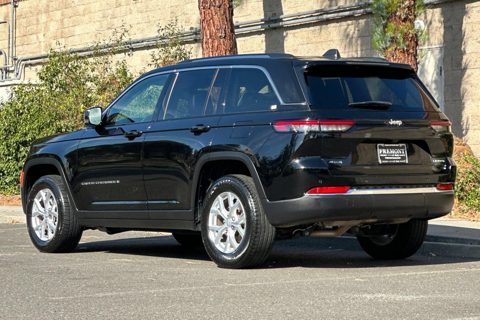 Used 2024 Jeep Grand Cherokee Limited AWD/4WD image 5