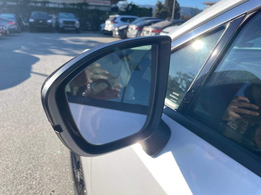 Certified 2025 Nissan Murano SV image 36