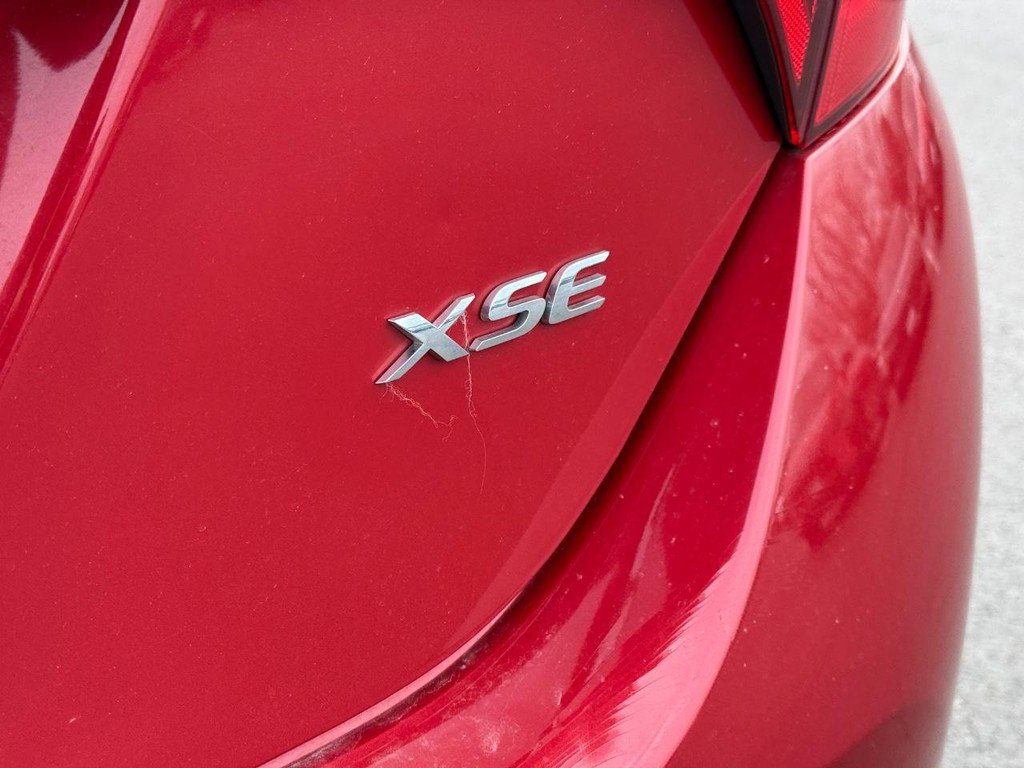 Used 2018 Toyota Corolla XSE image 6