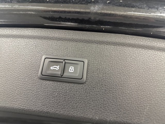 Used 2020 Audi SQ5 Premium Plus w/ Premium Plus Package image 18