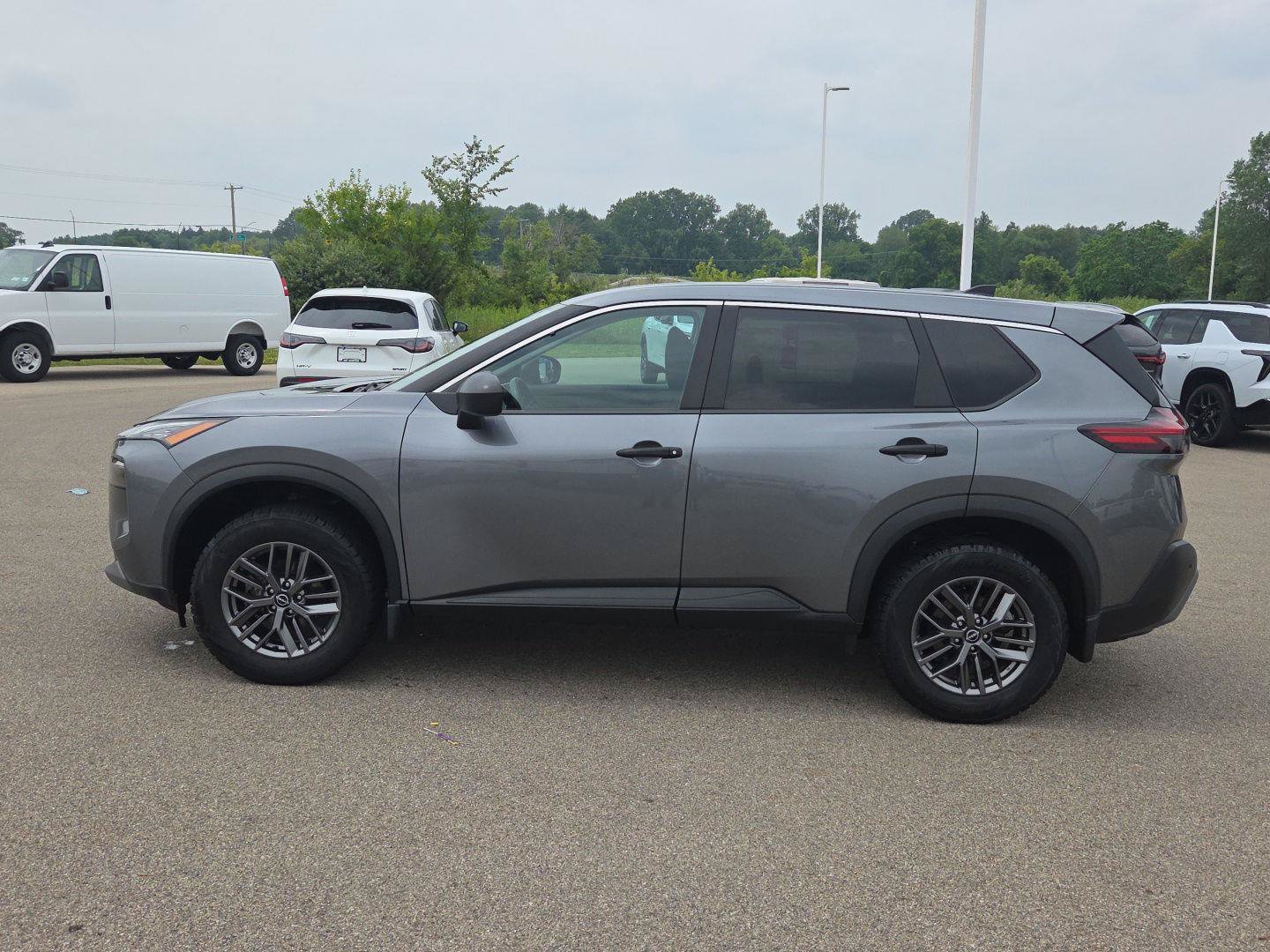 Used 2023 Nissan Rogue S AWD/4WD image 2