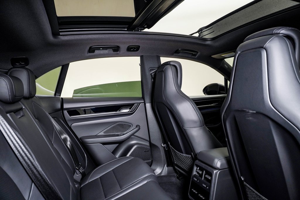 Certified 2025 Porsche Macan Electric image 16