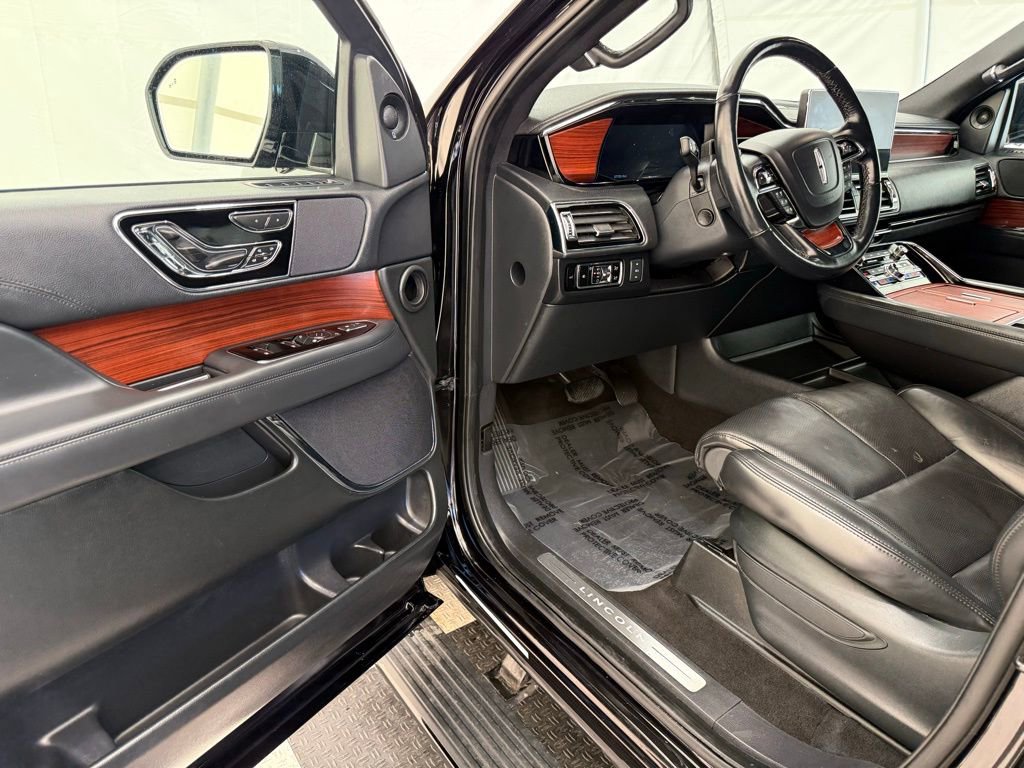 Used 2024 Lincoln Navigator Reserve image 32
