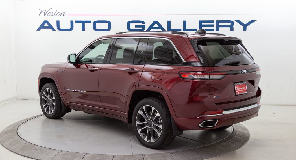 Used 2023 Jeep Grand Cherokee Overland w/ Advanced Protech Group III image 3