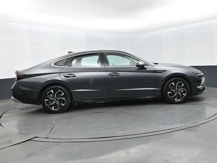 Used 2024 Hyundai Sonata SEL FWD image 4