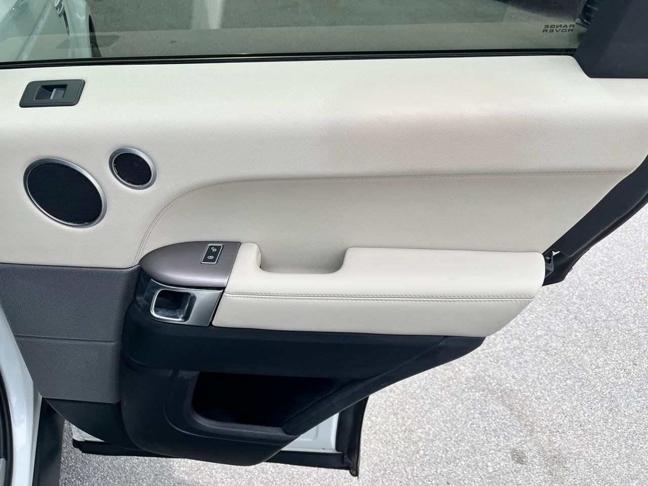 Used 2017 Land Rover Range Rover Sport HSE image 18