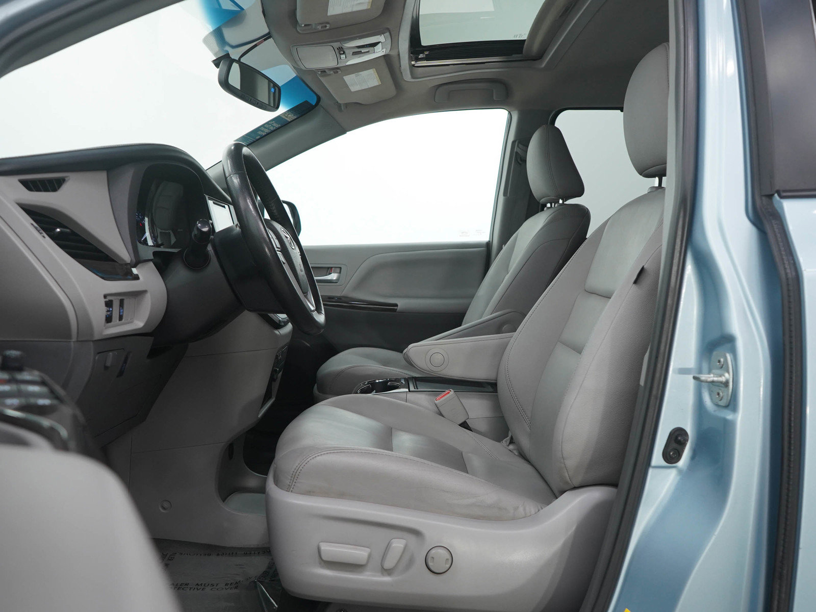 Used 2015 Toyota Sienna XLE image 23