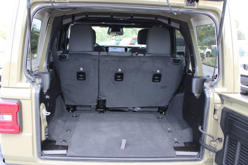 Used 2026 Jeep Wrangler Sahara AWD/4WD image 10