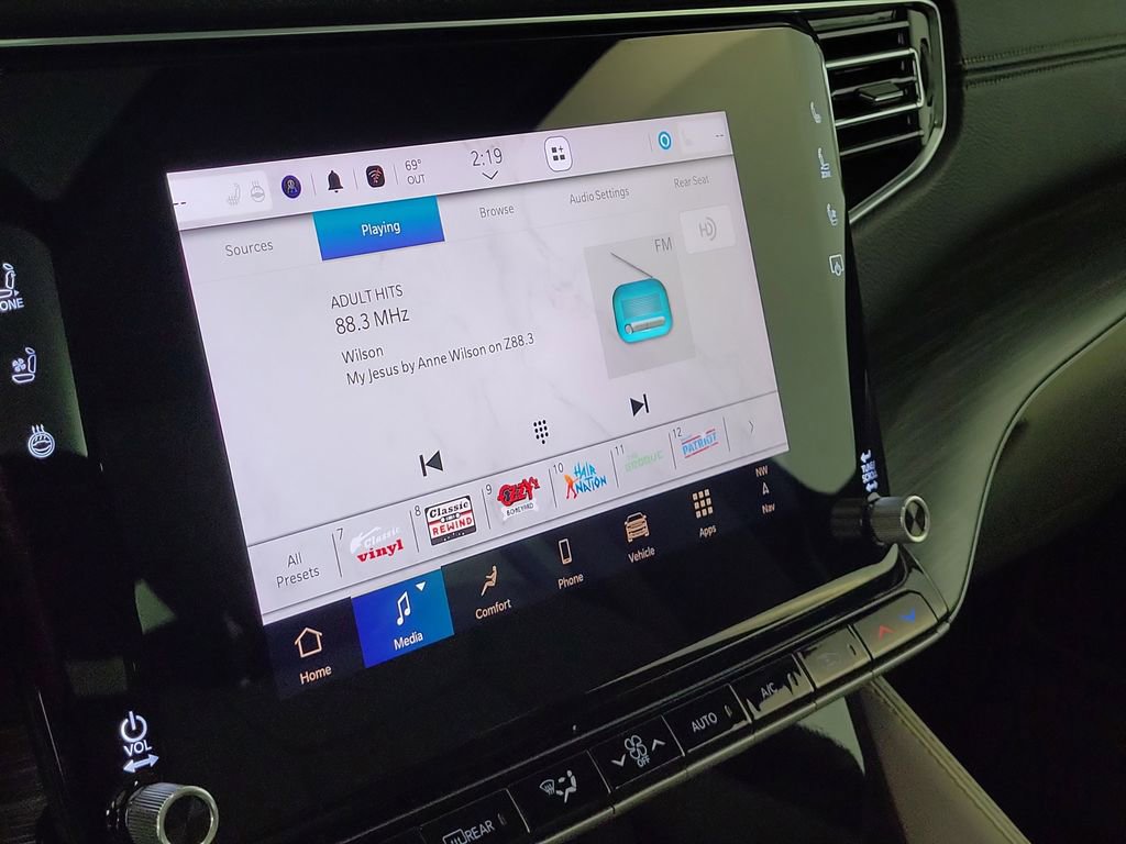 Used 2024 Jeep Wagoneer L Series III w/ Premium Group I image 17