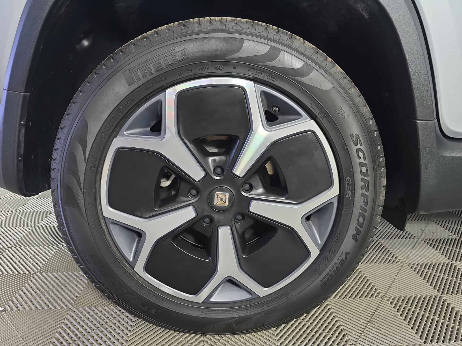 Used 2024 Rivian R1T Adventure AWD/4WD image 11