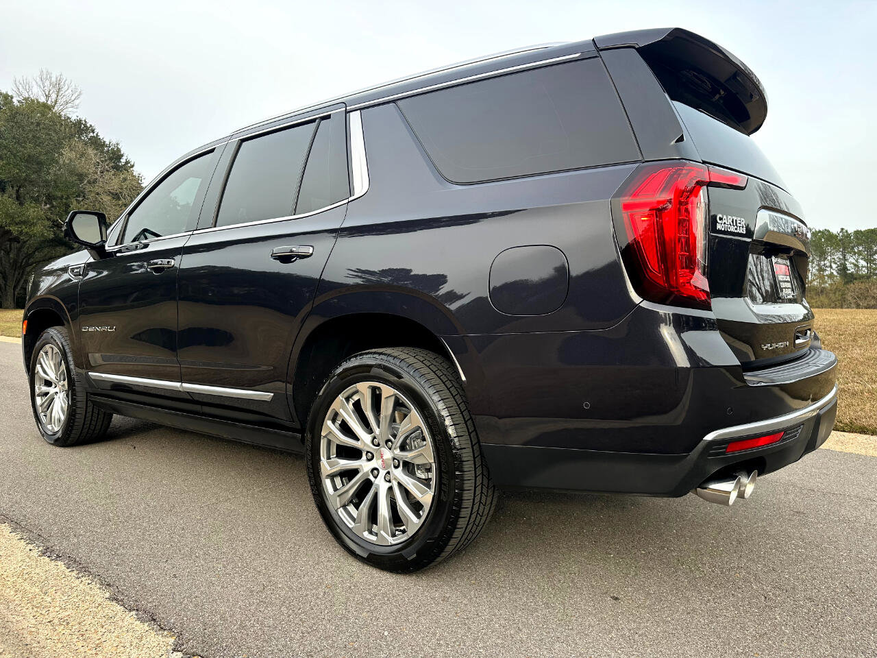 Used 2023 GMC Yukon Denali w/ Denali Reserve Package image 7