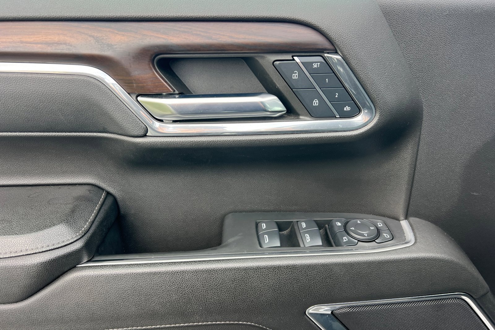 Used 2024 GMC Sierra 1500 SLT image 11