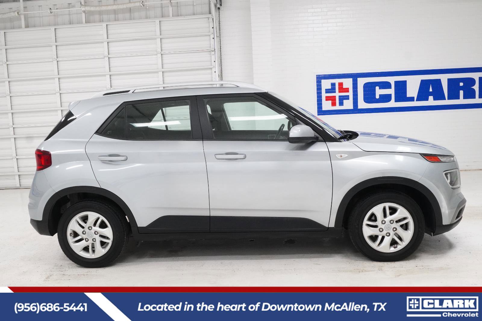 Used 2020 Hyundai Venue SEL w/ Convenience Package FWD image 4