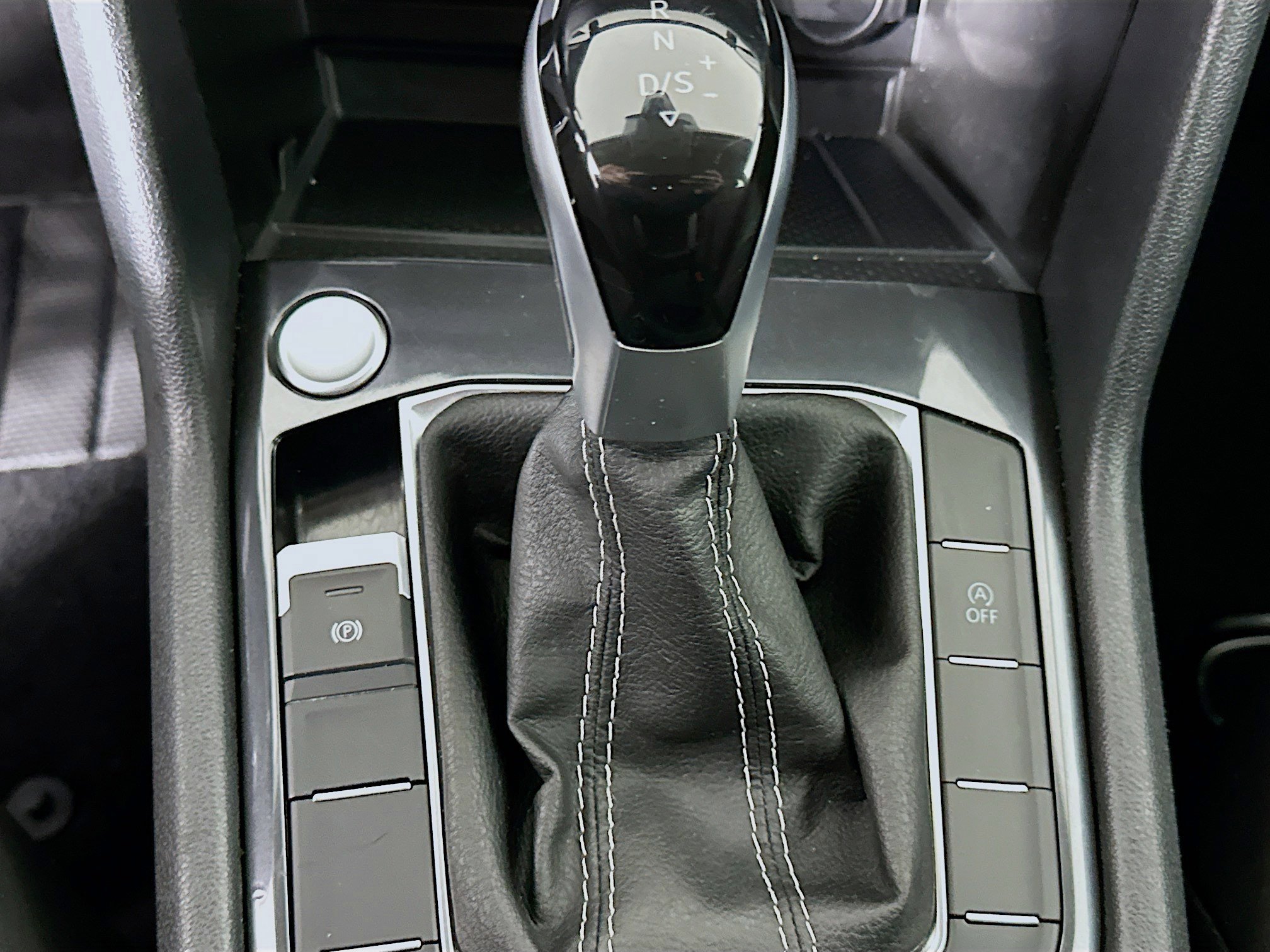 Used 2024 Volkswagen Tiguan SE image 24