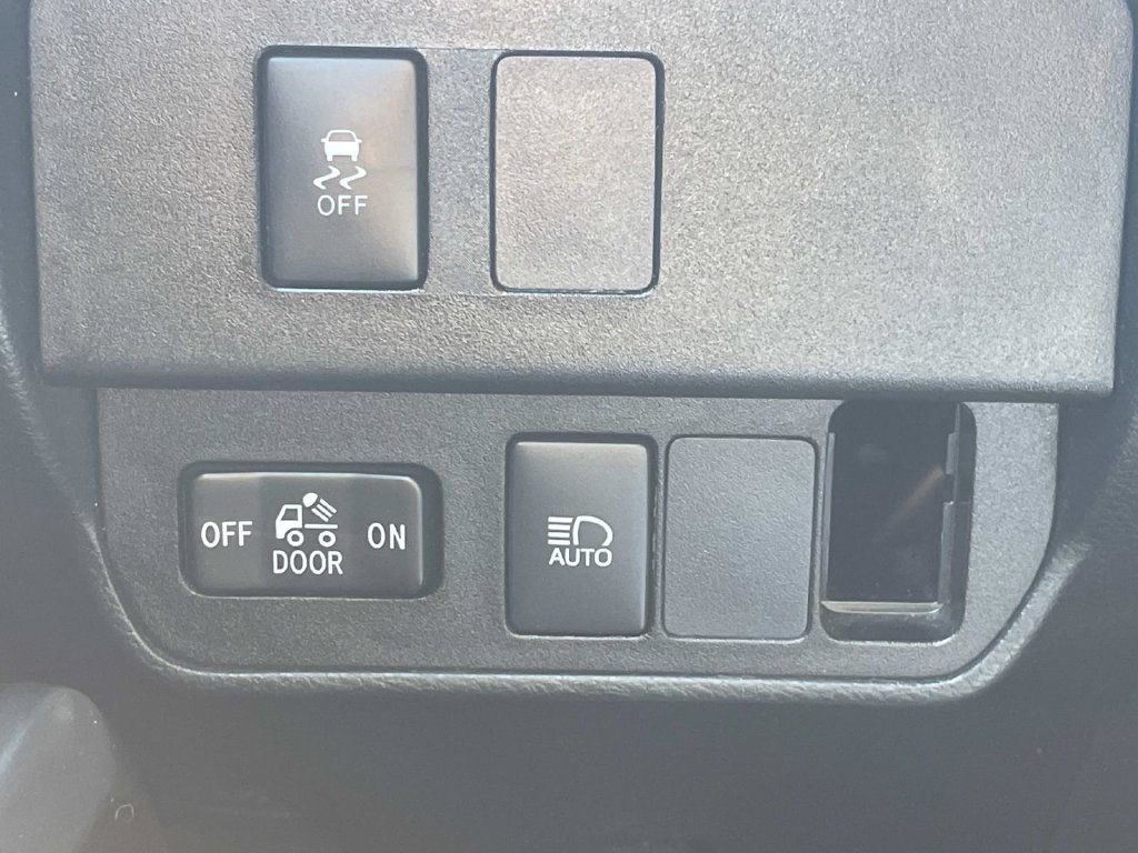 Used 2021 Toyota Tacoma SR5 AWD/4WD image 25