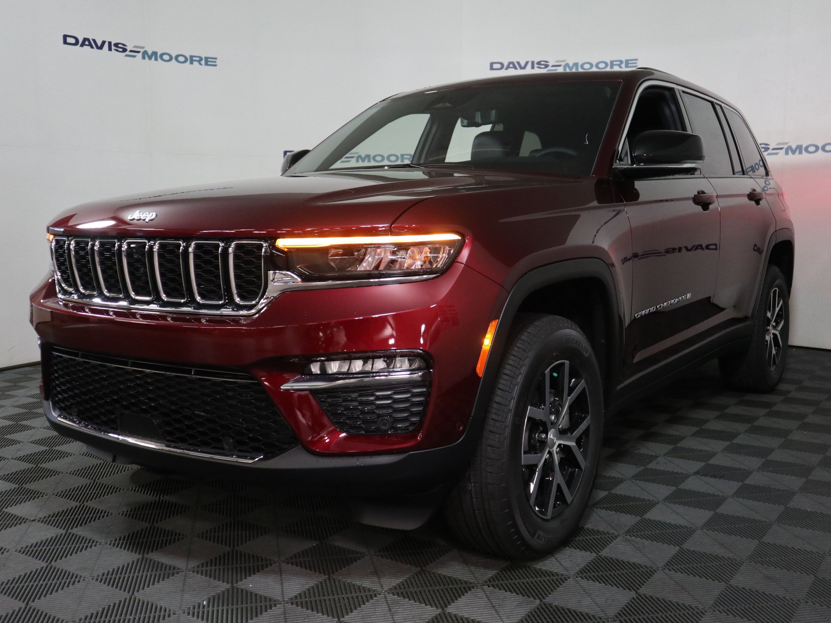 New 2025 Jeep Grand Cherokee Limited w/ Luxury Tech Group II image 12