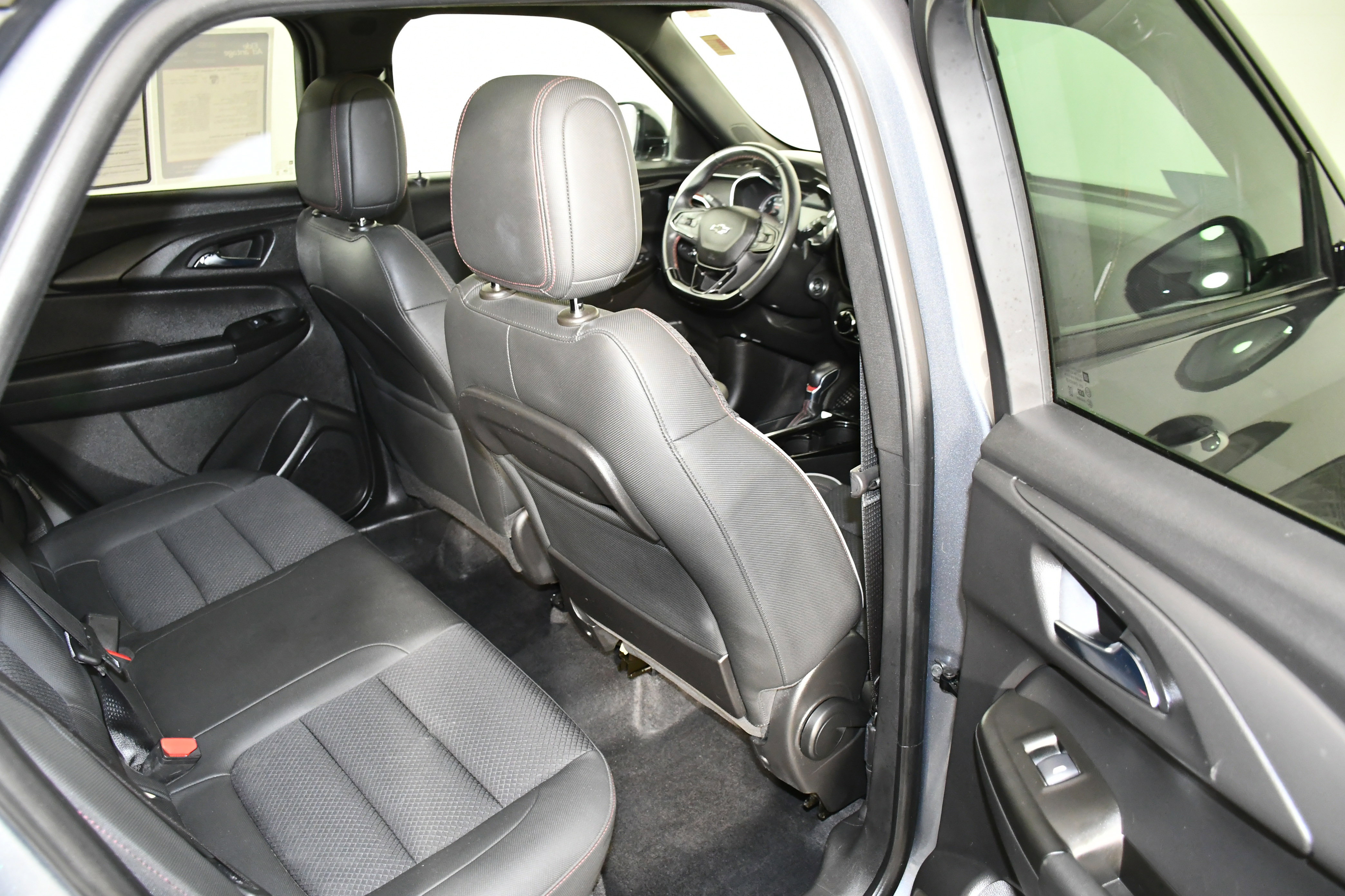 Used 2021 Chevrolet TrailBlazer RS w/ Sun and Liftgate Package image 44