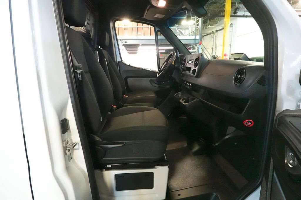 Used 2025 Mercedes-Benz Sprinter 2500 image 22
