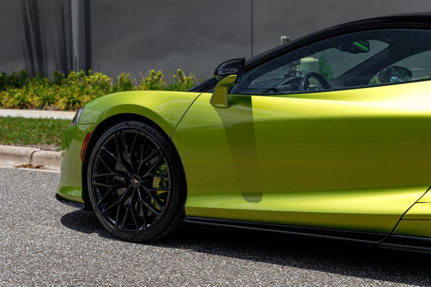 Used 2023 McLaren GT RWD image 27