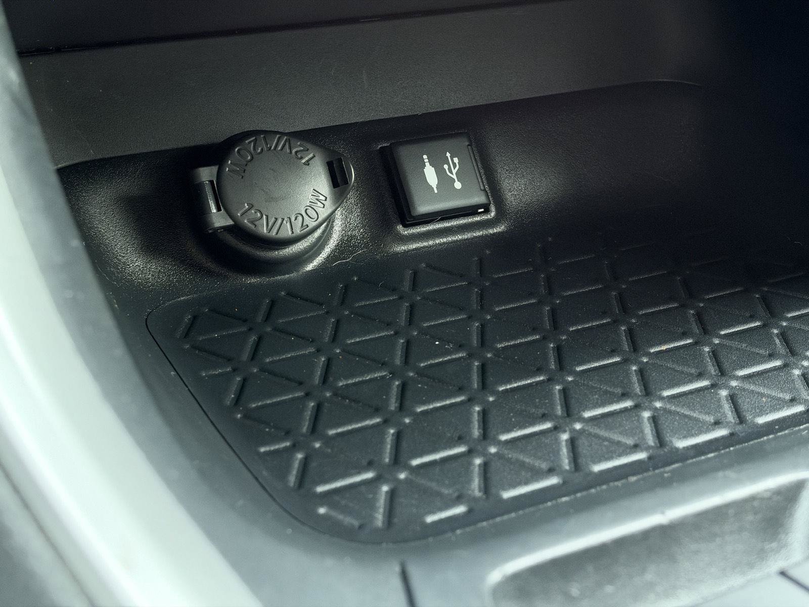 Used 2019 Toyota RAV4 XLE Premium w/ Cold Weather Package AWD/4WD image 17