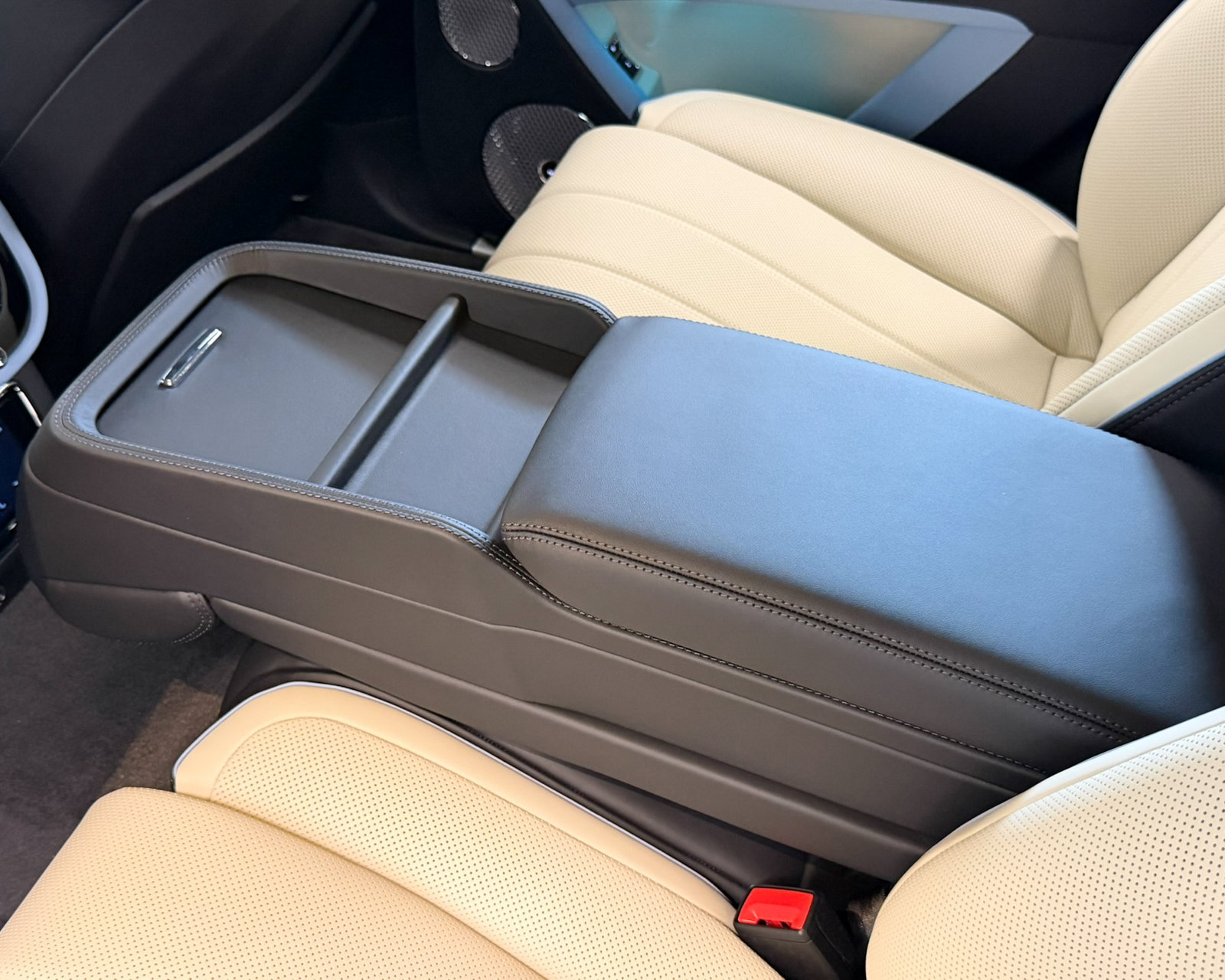 New 2027 Bentley Bentayga AWD/4WD image 45