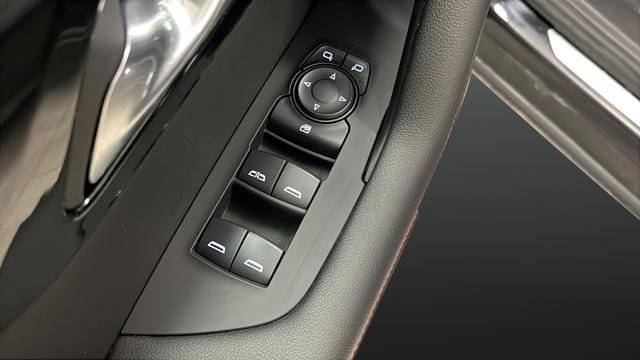 Used 2024 Chevrolet Blazer RS w/ Enhanced Convenience Package image 21