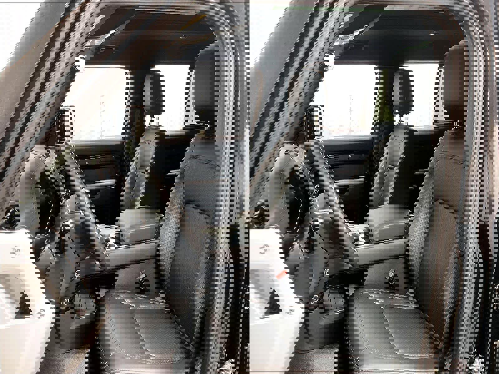 Used 2025 Land Rover Defender 110 S image 10