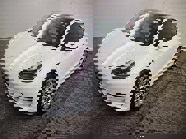 Used 2021 Tesla Model 3 Standard Range image 3