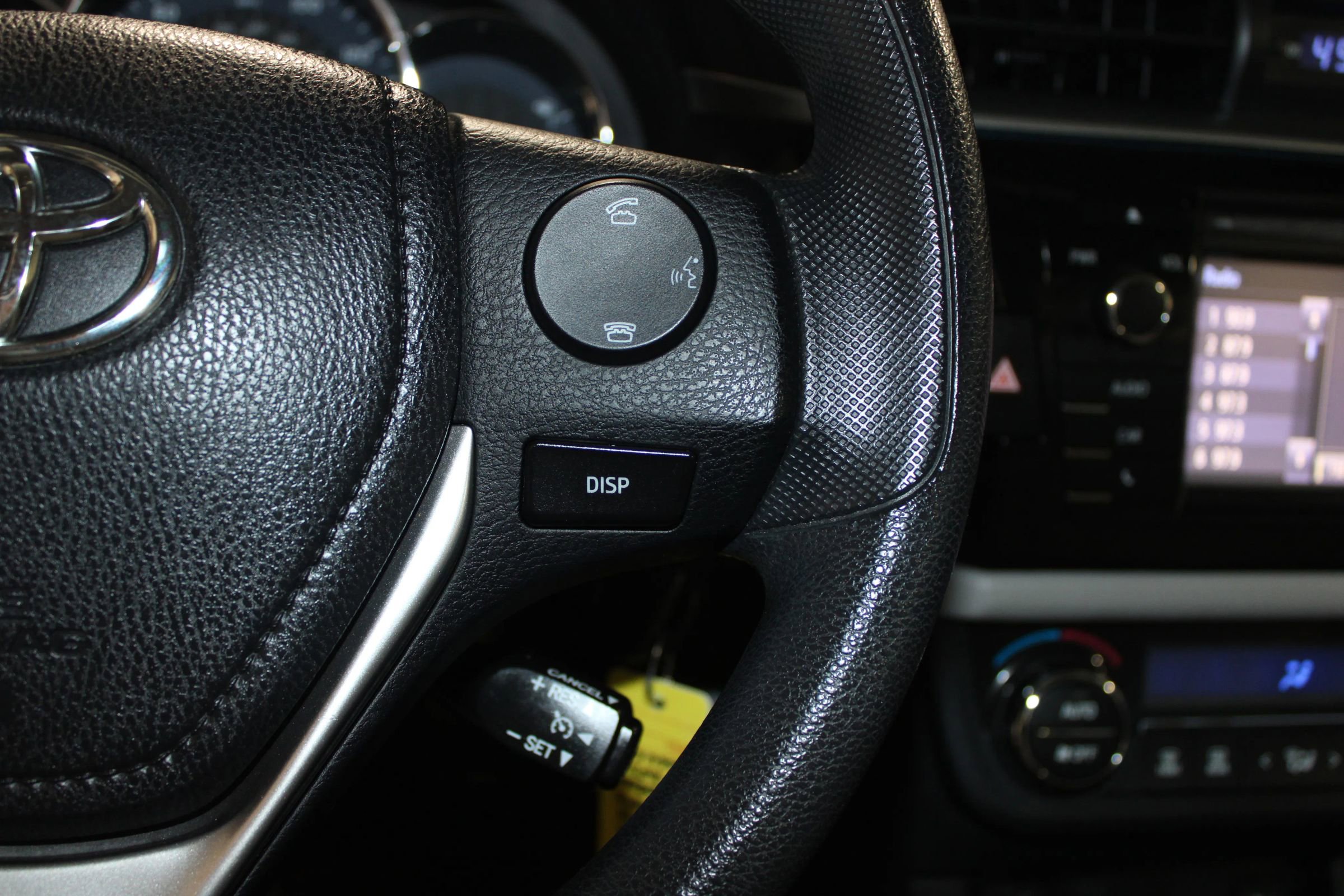 Used 2015 Toyota Corolla LE FWD image 17