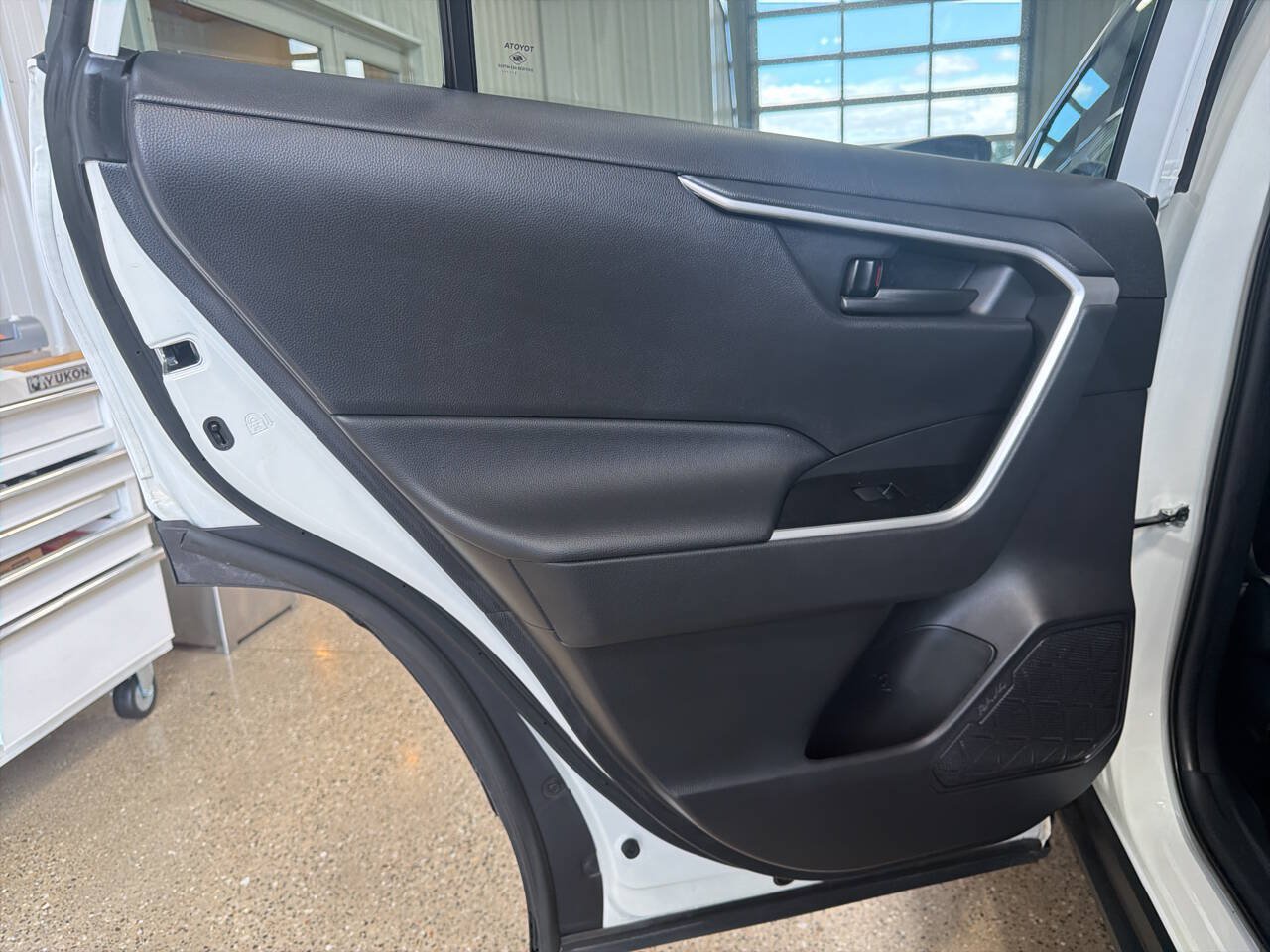 Used 2021 Toyota RAV4 LE AWD/4WD image 20