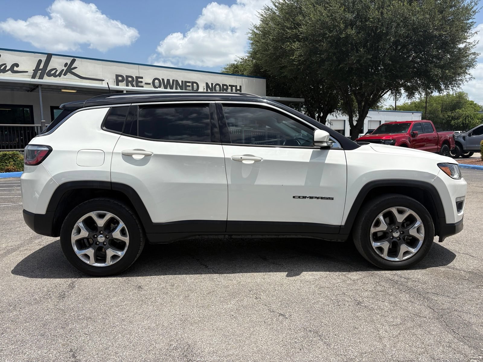Used 2017 Jeep Compass Limited AWD/4WD image 2