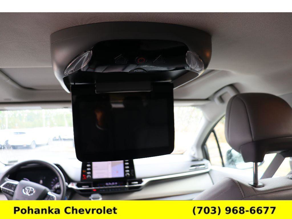 Used 2022 Toyota Sienna XLE image 28