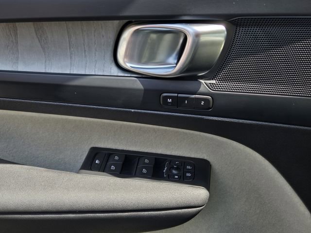 Certified 2024 Volvo XC40 B5 Plus image 30