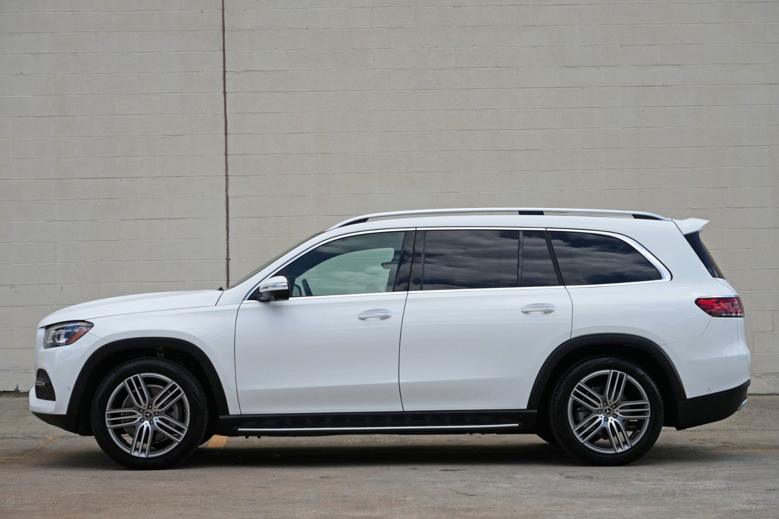 Used 2023 Mercedes-Benz GLS 450 4MATIC image 9
