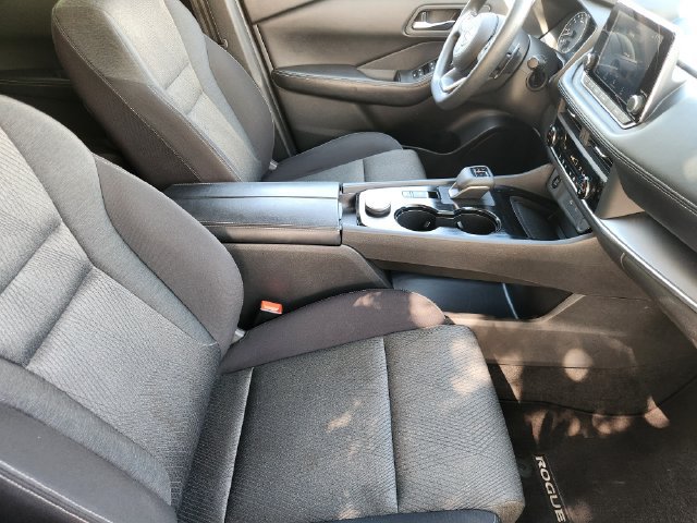 Used 2024 Nissan Rogue SV AWD/4WD image 14
