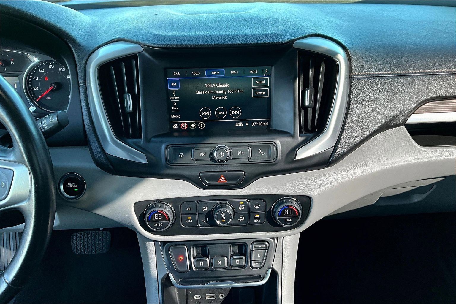 Used 2021 GMC Terrain SLE w/ Driver Convenience Package image 16