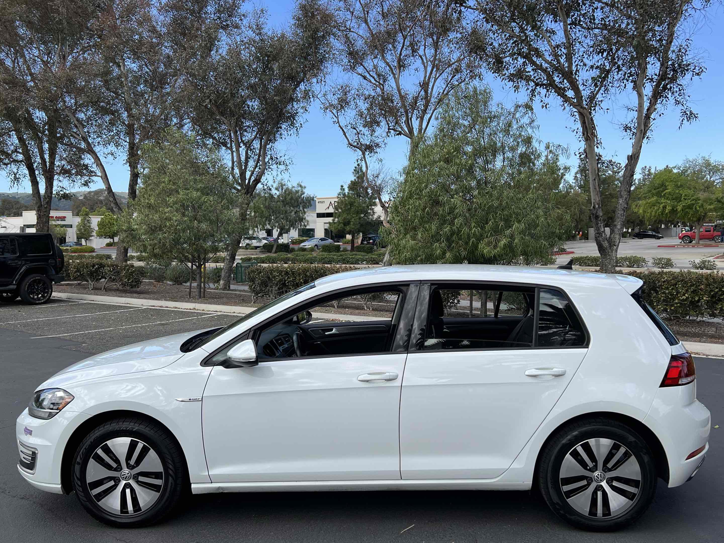 Used 2019 Volkswagen e-Golf SE w/ Driver Assistance Package image 17