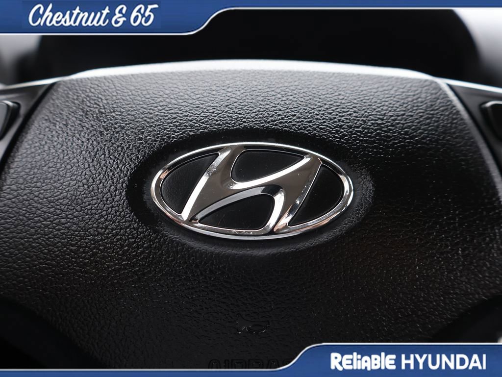 Used 2023 Hyundai Venue SEL FWD image 28